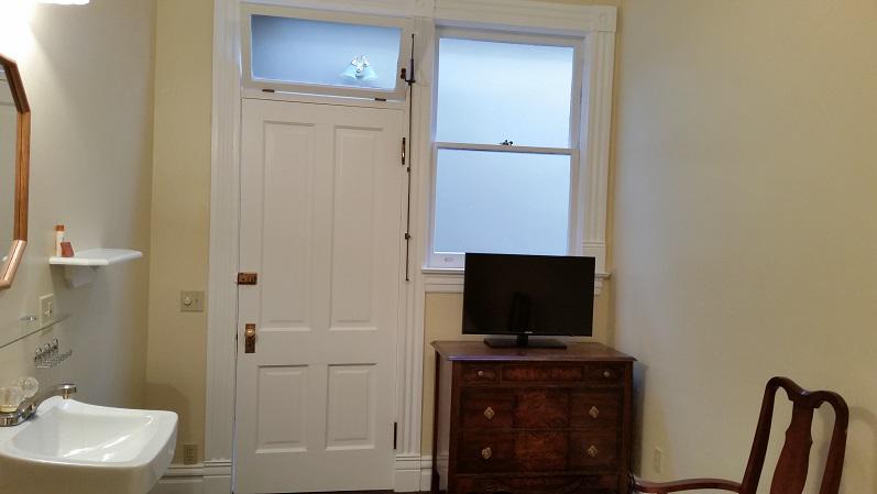 hotelouray's tweet photo. First Economy Room - almost completed.  5 more to go! http://t.co/L4GQ7rxlay