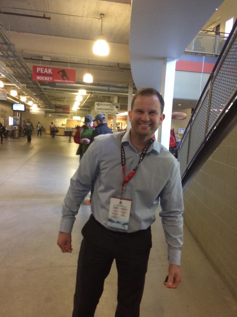 raize22's tweet photo. @cweitz91all business sporting an official @ASHN_NAC Lanyard #LookingForDeals #GuyFromLangley @EPexpresshockey http://t.co/vj9Kr8mVE6