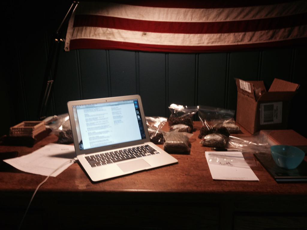 BookishCoffee's tweet photo. A little Thursday afternoon sample roasting study- getting ready to purchase more beans. http://t.co/nQr9xyRjJ6