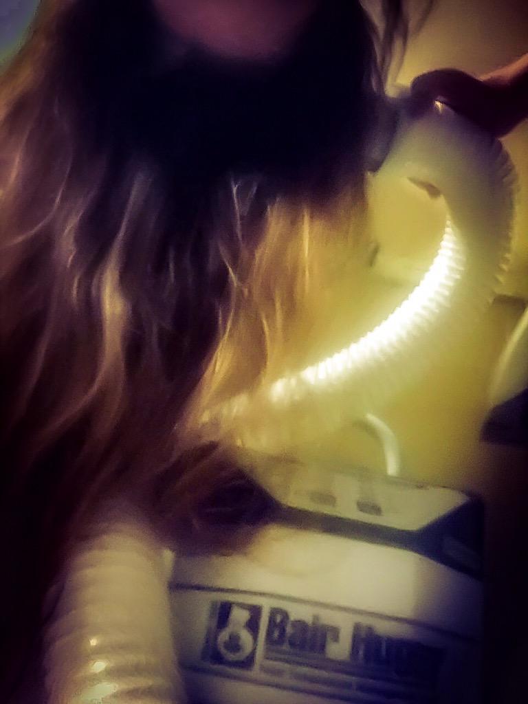 ER_glitter's tweet image. When you're running late and need a blow dryer... #BairHugger #criticalthinking #erproblems 😜😜😜