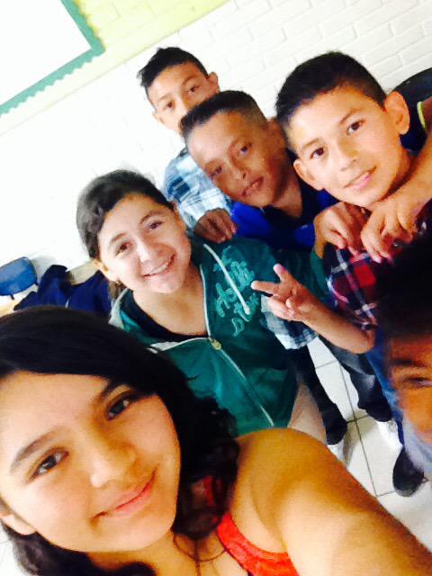 dayra_gonzalez1's tweet photo. Como los amo a estos #bff #alexis #estefania #natalie #ary #carlos #jarob http://t.co/Iyr2BStzXs