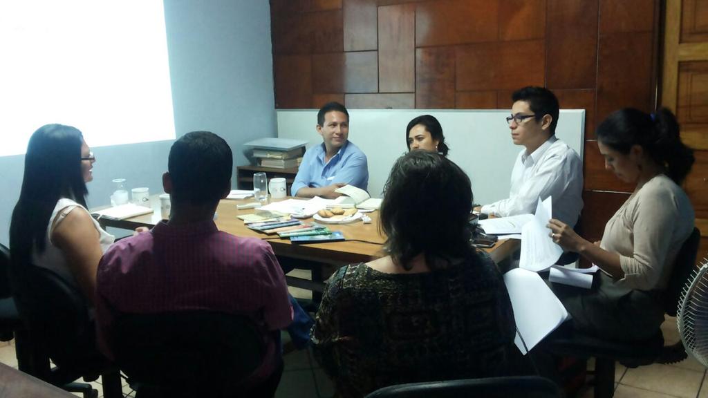 frangaray's tweet photo. Este día nos reunimos @imj_ss junto a OPAMSS y CECADE en el marco de búsqueda de alianzas estratégicas para juventud http://t.co/N46gQYoZ1X
