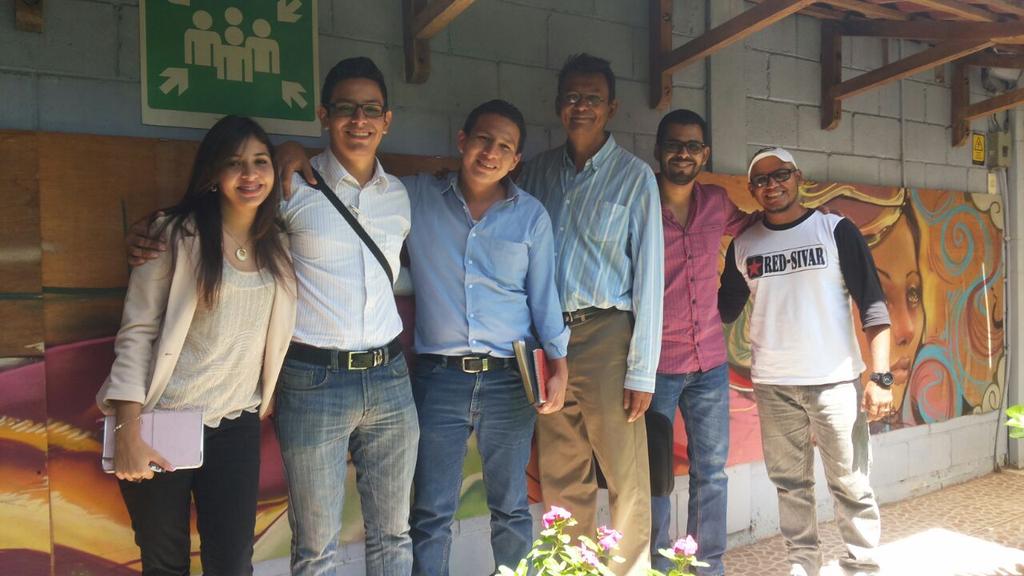 frangaray's tweet photo. Este día nos reunimos @imj_ss junto a OPAMSS y CECADE en el marco de búsqueda de alianzas estratégicas para juventud http://t.co/N46gQYoZ1X