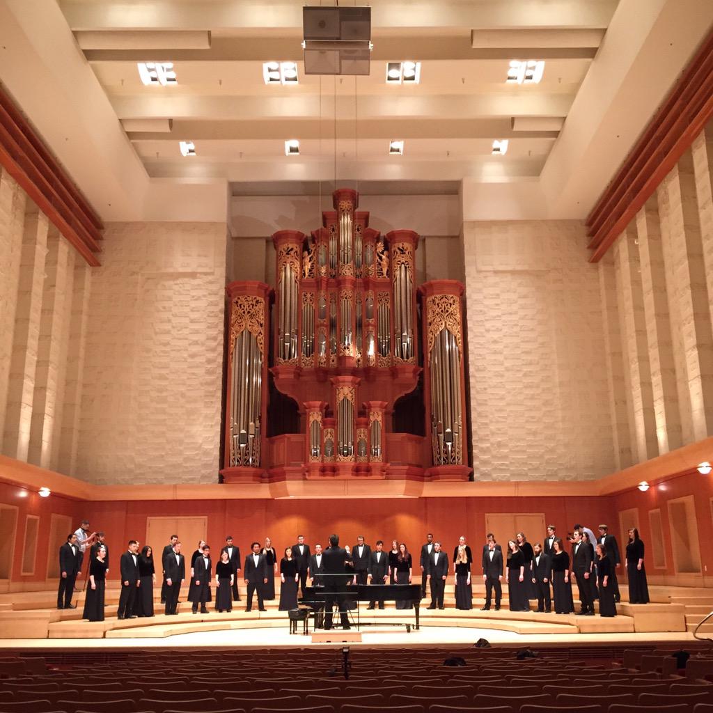 PLUNEWS's tweet photo. Filming behind-the-scenes with your Choir of the West! #PLUSpring #golutes http://t.co/vsFuCMOuIr