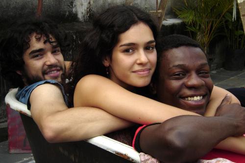 mudamuda56's tweet photo. QUEM SAO ESSES TRES http://t.co/Sf4uKZpIBX