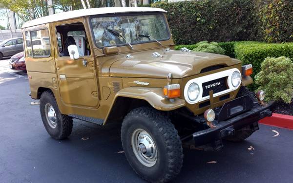 tirekickUS's tweet photo. Starting a militia and/or hitting the trails, this '77 FJ40 is for you! http://t.co/UFgQaWD5cU #tirekickus #fj40 #4x4 http://t.co/H9tvNIT2mc