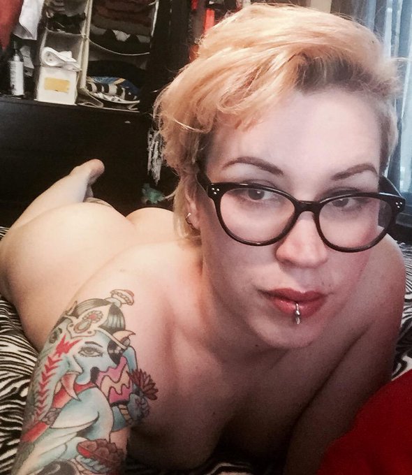 Cum watch me clean the house naked! For ONLY $20 @KinkLive http://t.co/AfSVoftoLv<a href="/tag/hotmess"class="tags"><span>#hotmess</span></a>