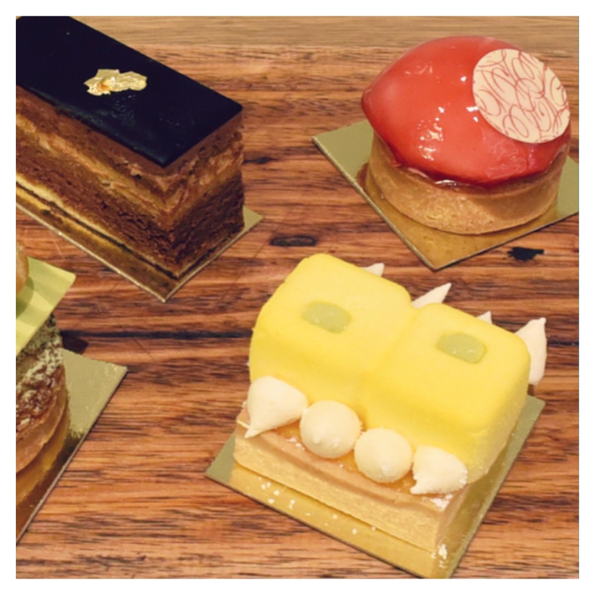 Long____Shot's tweet image. #OMG sweets - pastry chef Maria has outdone herself! Five Heston inspired #treats now available in the afternoon