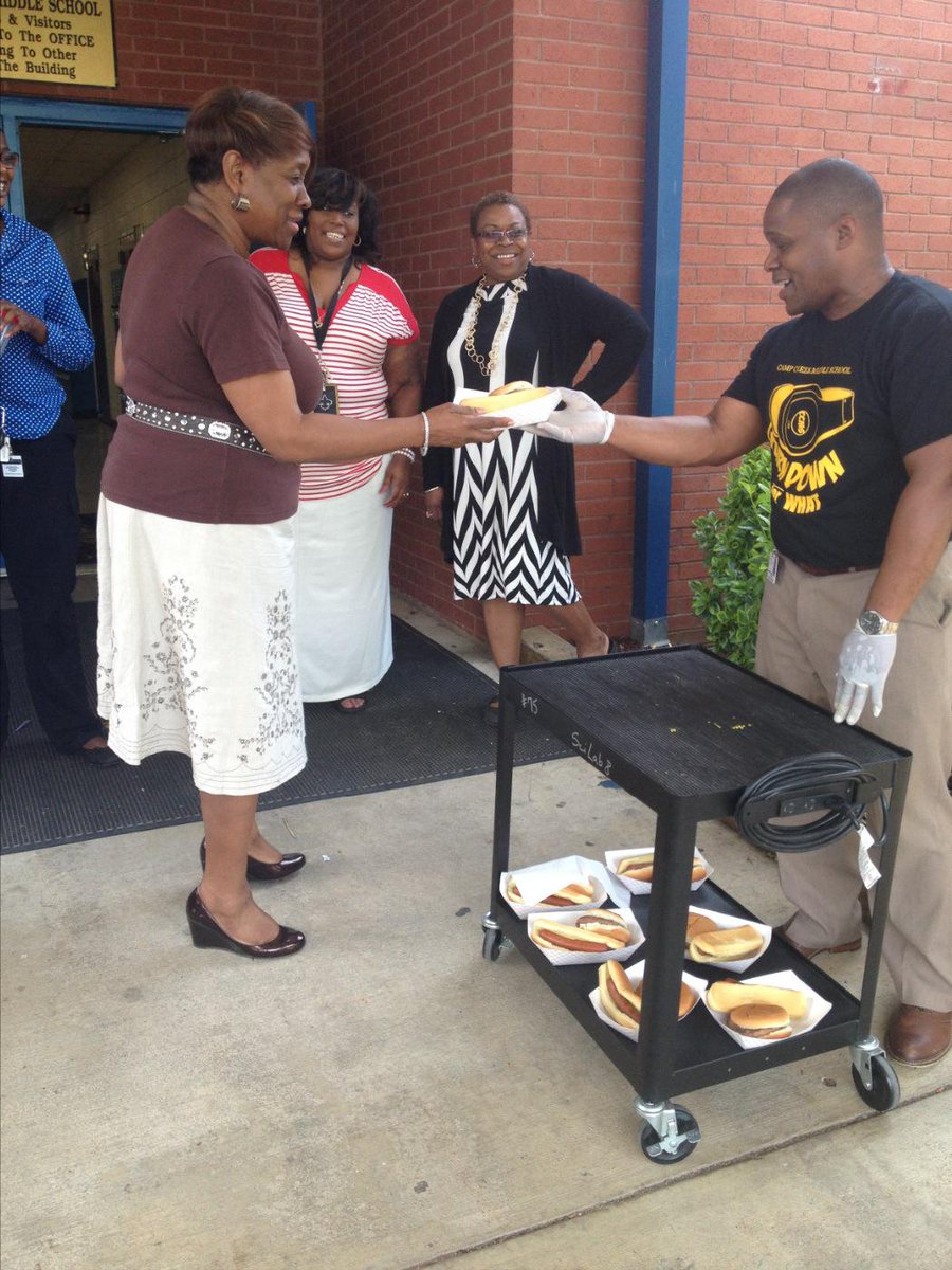 SheilaCrowley7's tweet photo. Our principal working hard to take care of our teachers @CampCreek_MS http://t.co/dlQnnAMEly