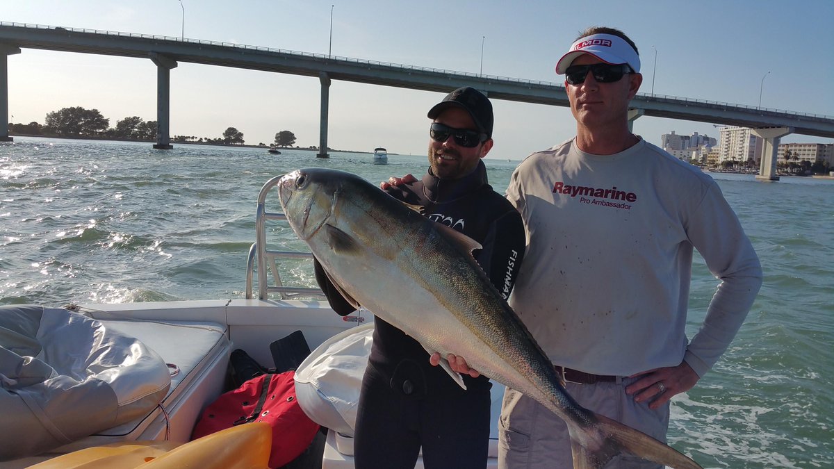 RemiWarren's tweet photo. That was Fun! @2Shea_CaptTJ put us right where the fish were... all we needed to do was dive down and get them! http://t.co/93AJiktOV5