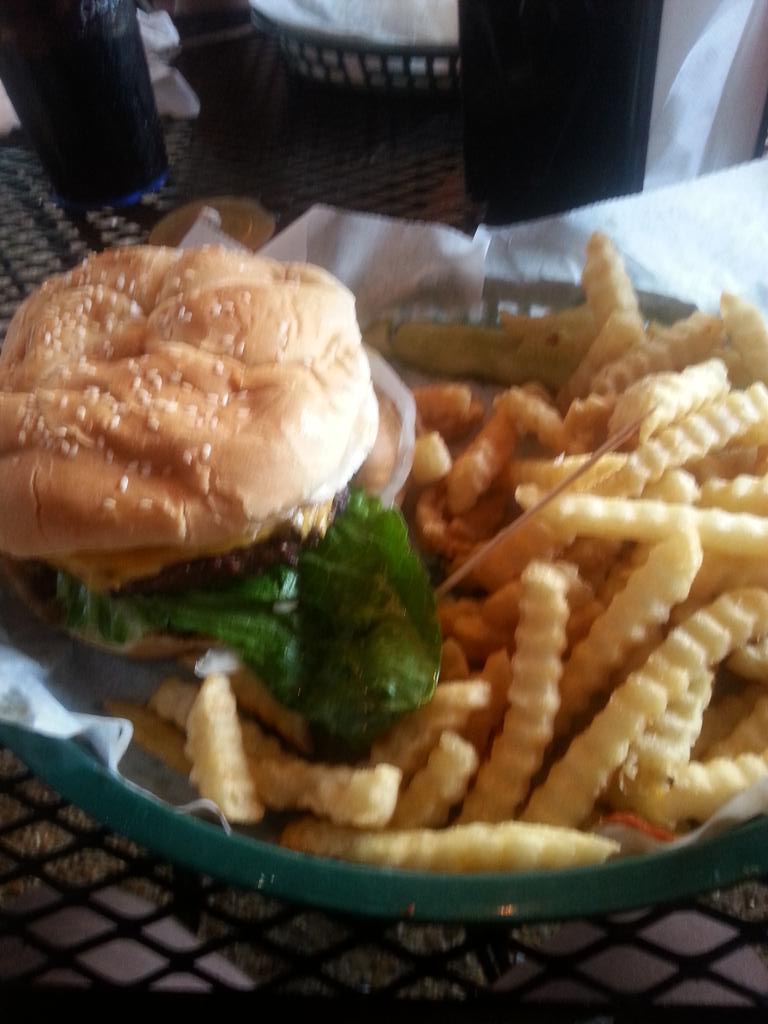 DSJBurger's tweet photo. That's another year of burgers in the books. Always a great time at Seamus! #BurgerOn #tenyearsofexcellence http://t.co/jJ3dut7GZp