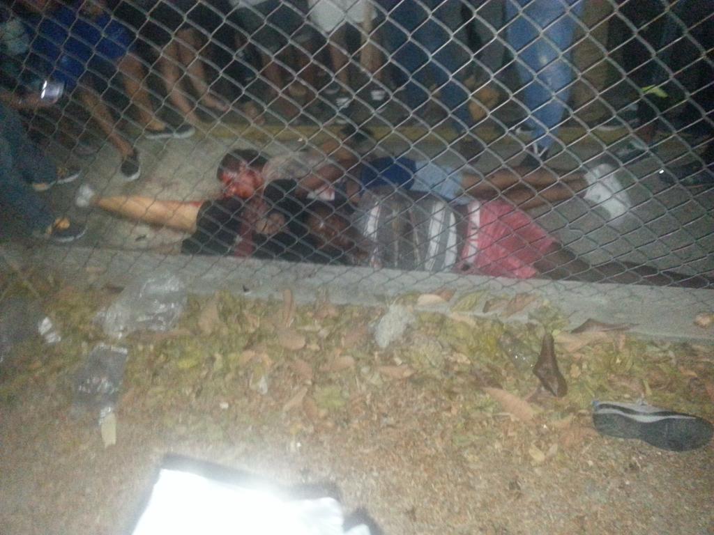 RedPaloVerde's tweet photo. Estos son los delincuentes que acaban de linchar los vecinos en @LomasDelAvila Robaron a una senora con un bebe. http://t.co/ZZ99ZsciNT