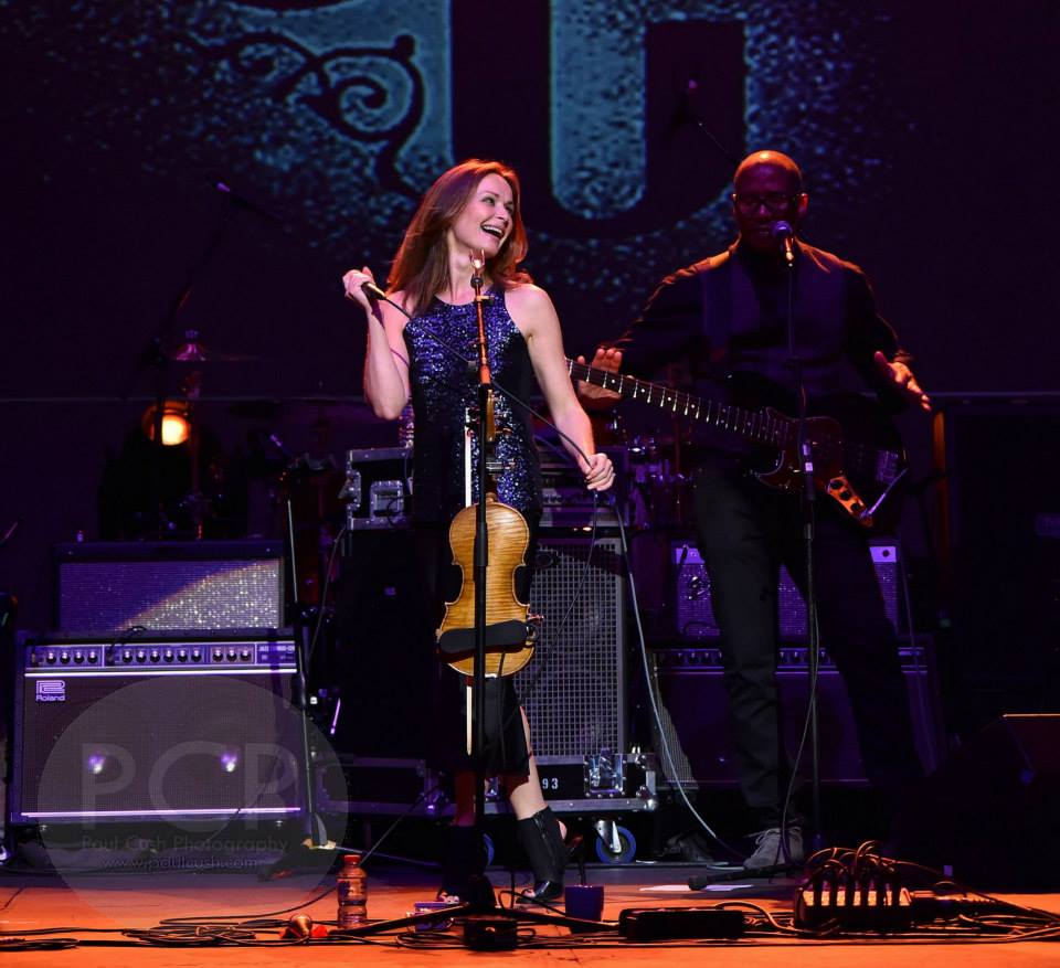 VivianVignoli's tweet photo. @Sharon_Corr Come back to Brazil !!!!!!! We miss U !!!!!!!!!!!!!! #thesamesun http://t.co/1vZ0onfEei