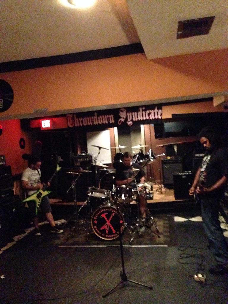 H5forSuicide's tweet photo. Throwdown syndicate @ThrowdownSyn http://t.co/v8aehcNOPL