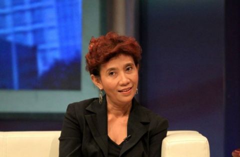 Metro_TV's tweet photo. Ditawari Rp5 T Agar Mundur, Menteri Susi Tak Lapor Jokowi http://t.co/UlZ1o5qgFz http://t.co/2rC9nNBYYv