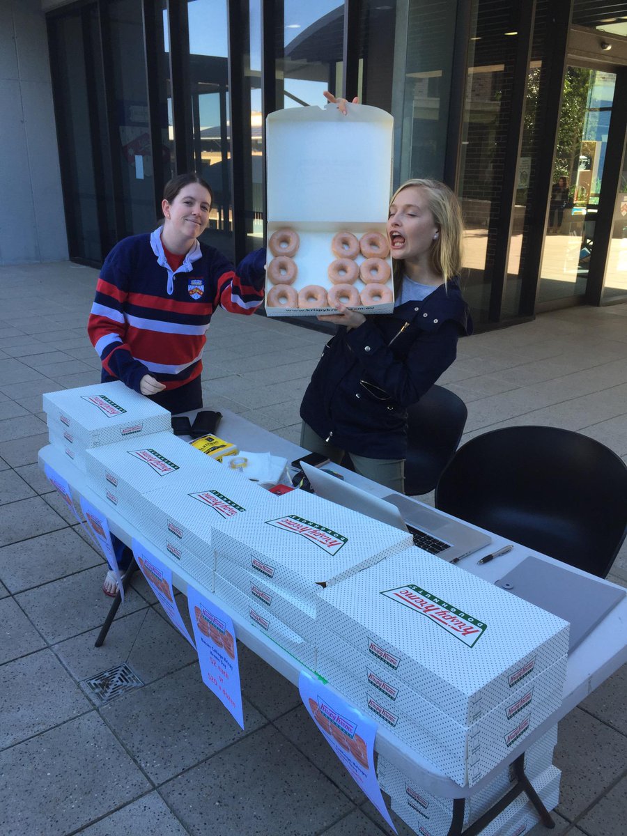 DylansDadHumour's tweet photo. Hahahahaha @elizapaigeavery your face in this photo is priceless, unlike the donuts! #realtalk #dantesadvice http://t.co/e1vCXoggOm