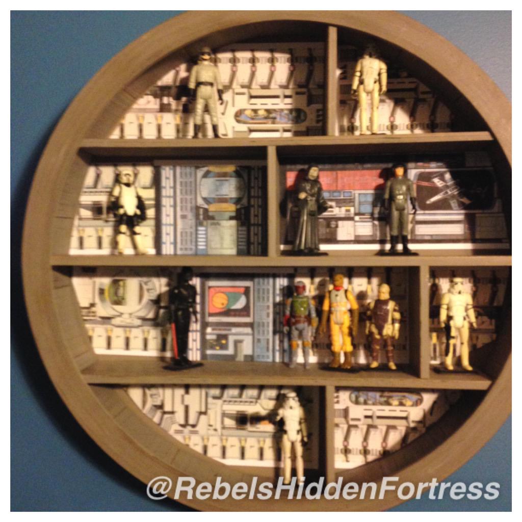 JimmyinGA's tweet photo. #ThatsNoMoon! #ItsASpaceStation! #DeathStar made from #HobbyLobby frame. #StarWars #SpecialModifications http://t.co/OkBlxzdRpc