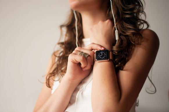 AppleWatchGuy's tweet photo. want a much cheaper way to get the #applewatch Edition look? Check out gold plating options! http://t.co/BEaAP89BKK http://t.co/Wupopci0UQ