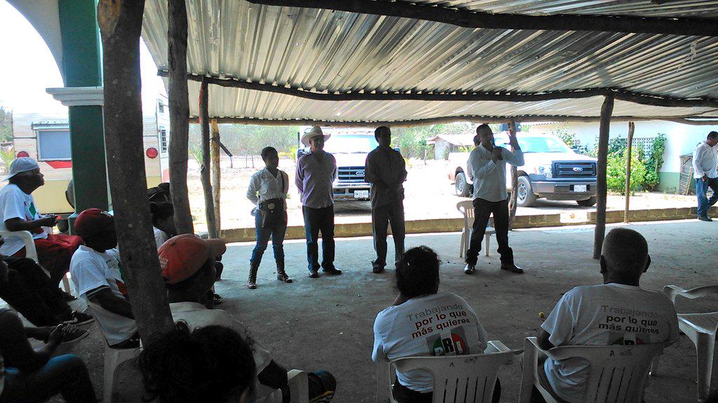 marinelbaclavel's tweet photo. #TrabajandoPorLoQuemasQuieres #Cahuitan Este 7 de junio #TodosConElCapi @Mafud_PRI @IvonneOP @CCQ_PRI @EvielPM http://t.co/wJGU44xXMC