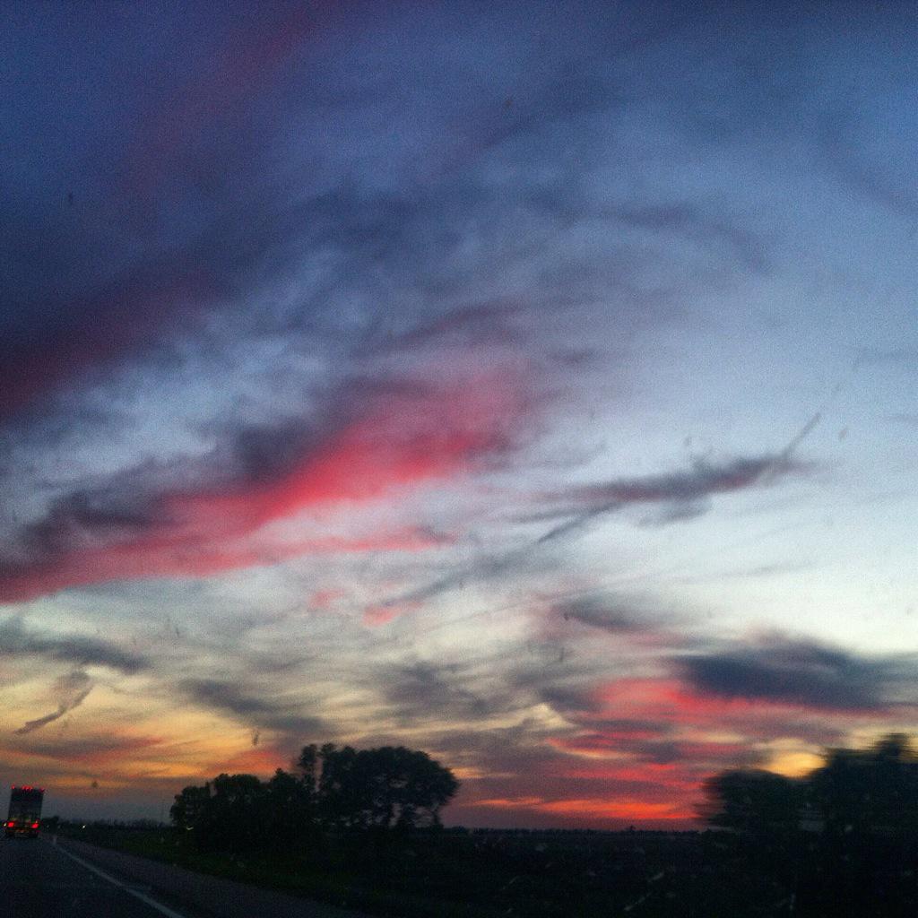 WeatherHill's tweet photo. #sunset right now in Nebraska #newx http://t.co/26BAcLryaE