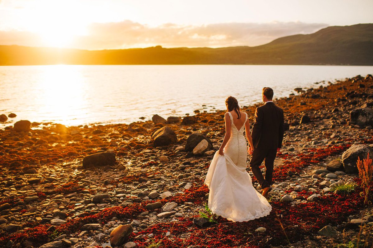 buff.ly/1KOTIsv A cracking wedding to finish the week. HUGE thanks <a href="/alexmweddings/">Alex Miller</a> incredible images *Bravo*