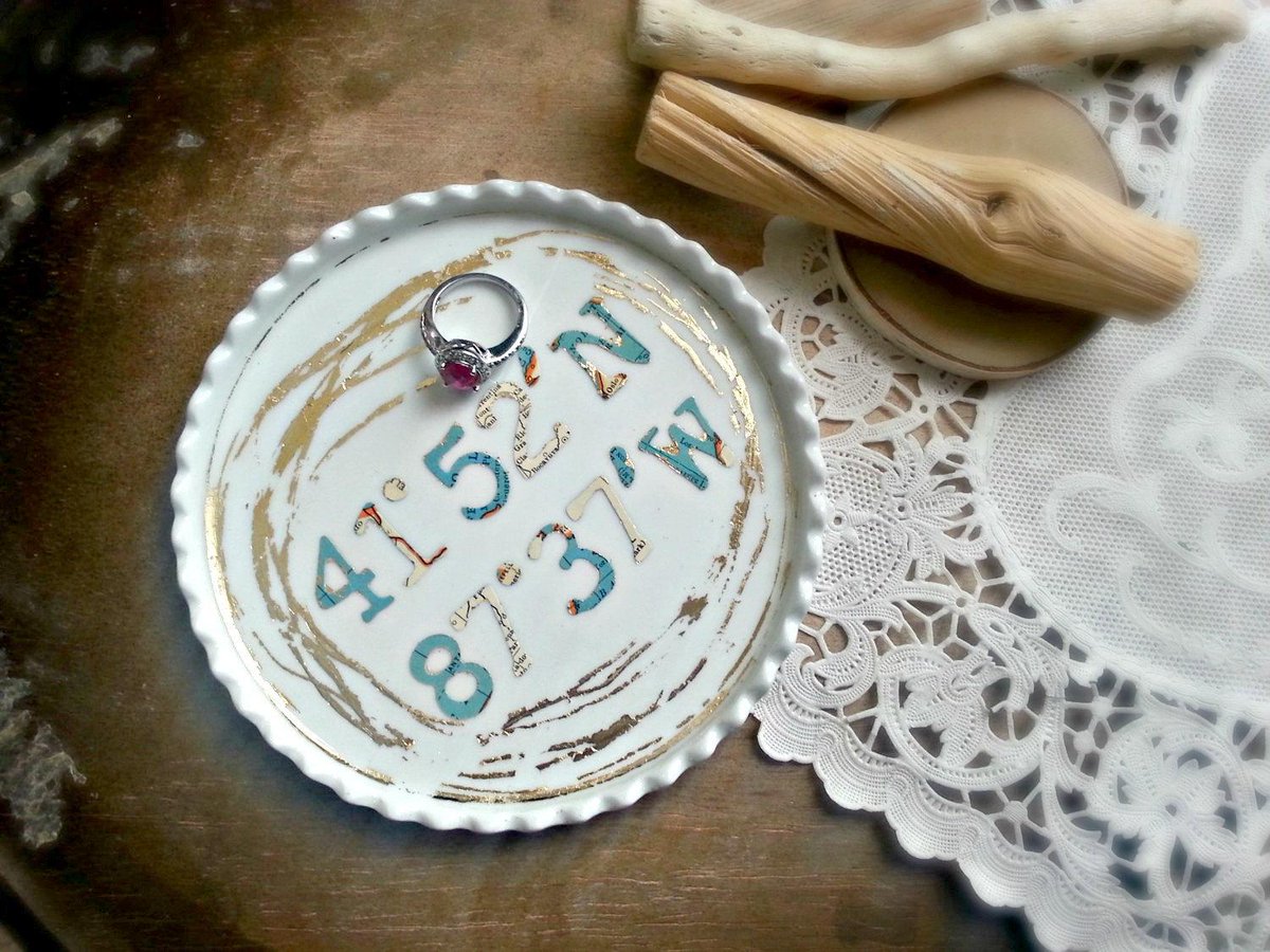 roseanddella's tweet image. Chicago Illinois Map Latitude Longitude Coordinates White Porcelain Travel Ke… etsy.me/1L5TtKk #map #MapGift