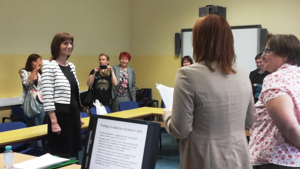 suram60's tweet photo. Uspešen zagovor doktorske dizertacije Liljane Kač na FF UM: Lili, čestitke in ponosni smo nate :-) http://t.co/5gLhoPBYEj