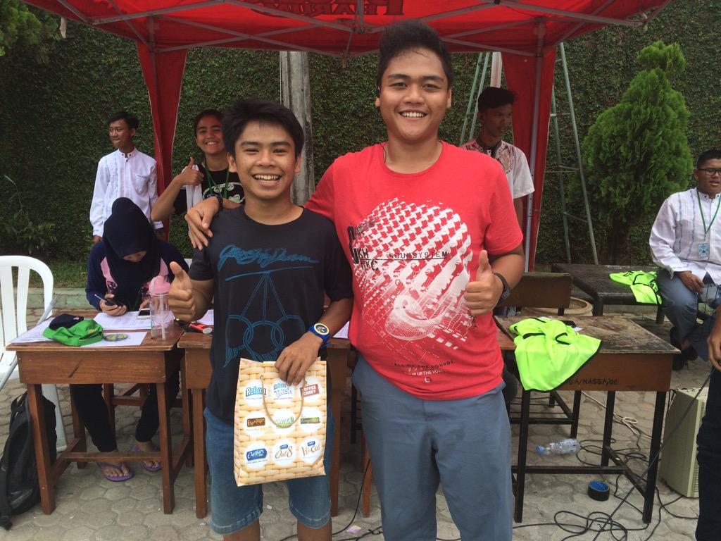 GZ12Nassa's tweet photo. Bagi-bagi bingkisan dari @RelaxaID di #GreenCompetition http://t.co/TSU8ZLEnc8
