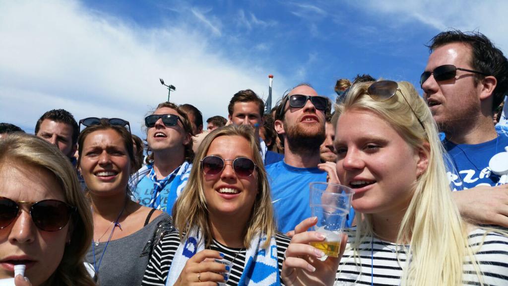 Topsfeer dankzij <a href="/KampongVoetbal/">Kampong Voetbal</a> Ultras. Zaterdag weer? We hebben jullie nodig! <a href="/BWA_Kampong/">Blue White Army</a> #ForzaKampong #omni