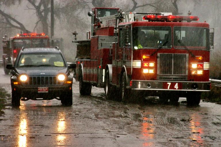 LAFDwest's tweet image. With #LArain upon us, heed these #LAFD tips to be #StormReady lafd.org/news/los-angel…
