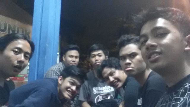 12scifi's tweet photo. Kebersamaan @achmad_rizky @_NNandaa @gazzayanuar @FikriR7 @firmaansyah_adi @ismawanadhi di STMJ Bu nunuk semalam :) http://t.co/tyMM5raF9e