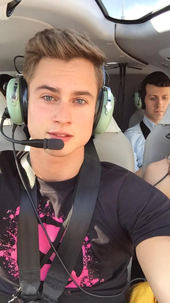 tylerwstokes's tweet photo. @Zedd put us all in Helicopters and flew us through the Grand Canyon!!! #ZeddTrueColors #zedd @TMobile http://t.co/6sSyAHvbgL