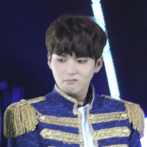 LoverHolicGirL's tweet photo. suju is old now
suju is not popular anymore
suju must stop now

ELF and SJ is like:
http://t.co/EMITgDscJ3