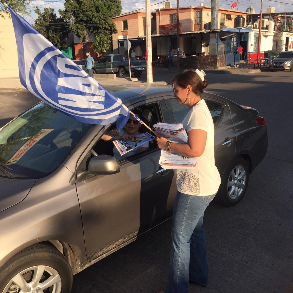 MLopezMasc's tweet photo. Y Mientras Tanto X El Blvd Capomo En La Nvo Hillo #CalcaTrasCalca #CampañaPermanenteJGM @JavierGandaraM @damianzepeda http://t.co/zhGeKRXU4Y