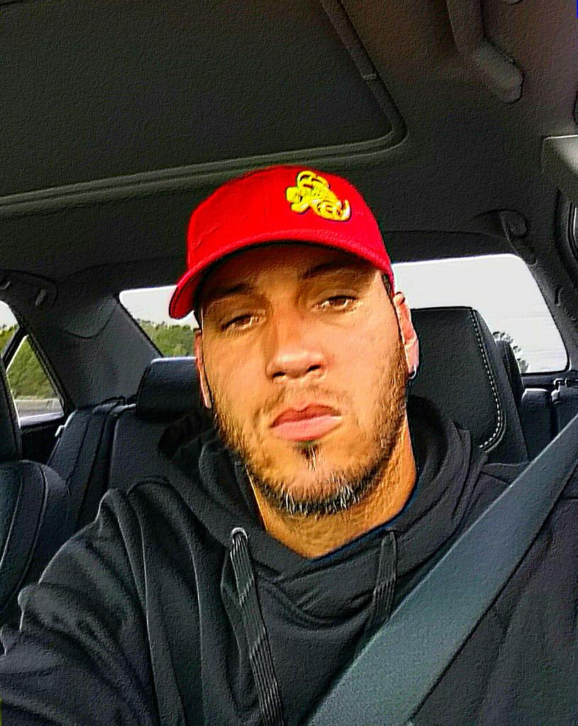 O_RodriguezIII's tweet image. #OscarsRedHat #ForwardFacing #TWDFamily #Selfie #TBT #WhiteHairInBeard