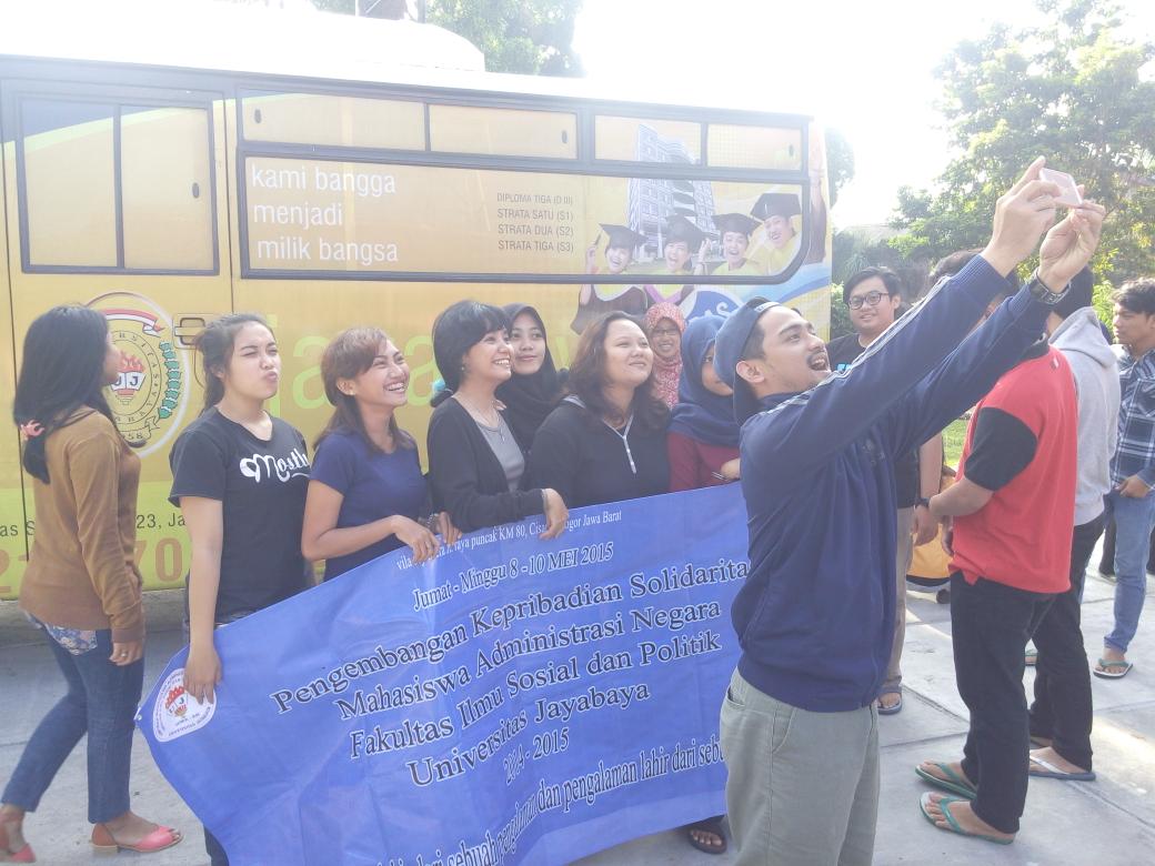 BEMFISIPJYBY's tweet photo. #Latepost ketua Bem fisip berfoto dengan peserta PKSM AN yg diadakan Hima AN. http://t.co/dDwksZn9Q9