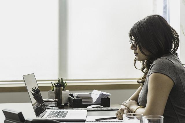 hootsuite's tweet image. Do you have a tight marketing budget? ow.ly/MVlni 11 cost efficient marketing ideas