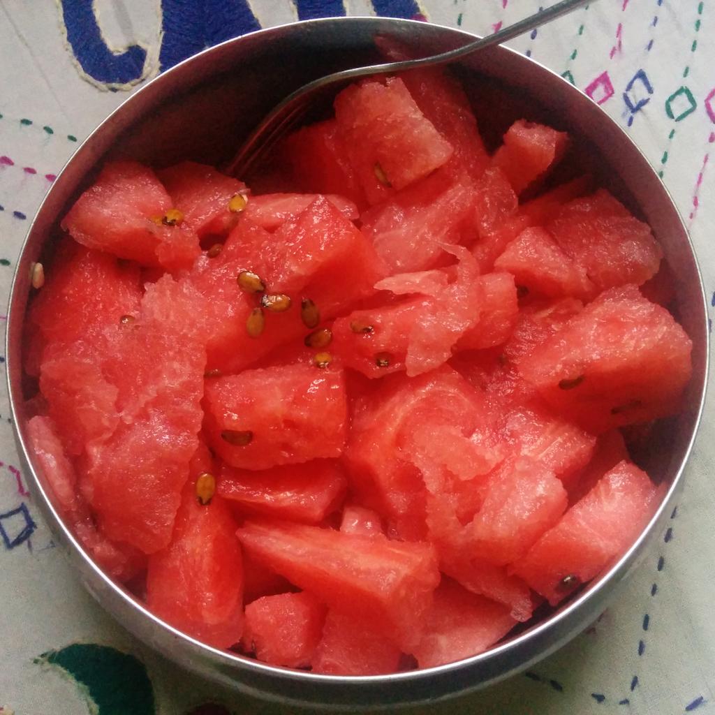 TaariniNB's tweet photo. Friday morning begins on a fresh and healthy note. Perfect summer indulgence! 😊 #BreakfastStory http://t.co/FT4woYO3fz