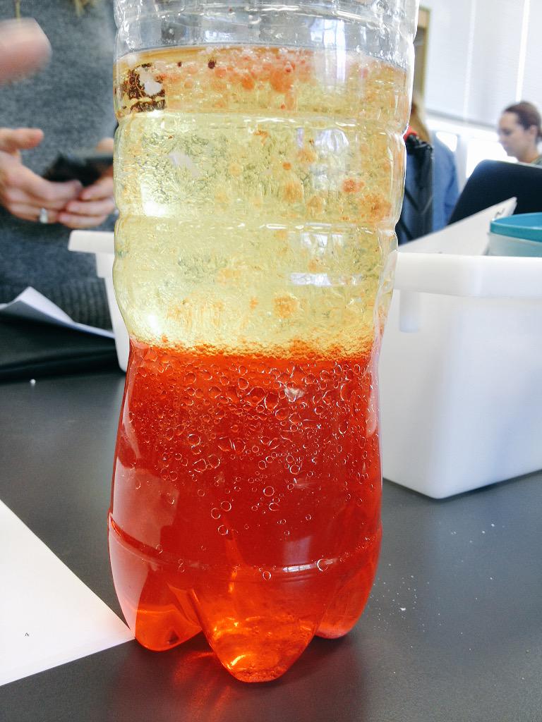 TashMale's tweet photo. Making lava lamps in science! #ACUedu_452 @emmatux88 @jessmlaw64 @sandyc1993 @Steffaniecrino http://t.co/NTxqlHyc7J