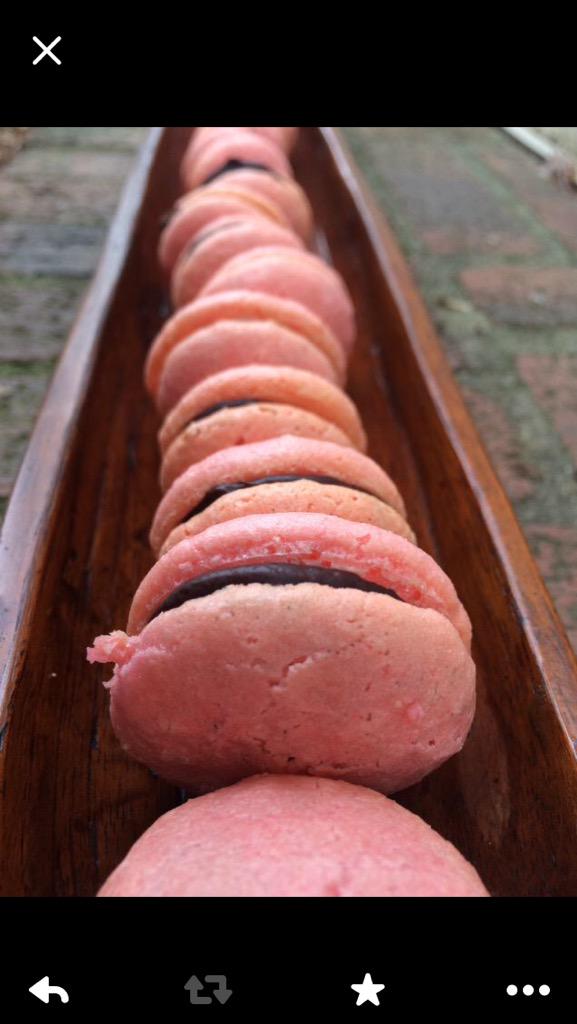 kitchenlacroix's tweet photo. What if #macarons were the way to #worldpeace ? #yum #beautiful #ilovetocook #kitchenlife #fortheloveoffood #CLTFood http://t.co/pzAulsKDoW