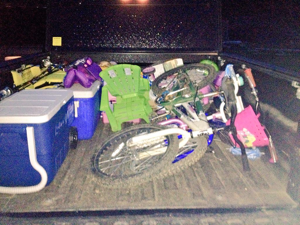 CLH_57's tweet image. Going away for the #longweekend? Get someone with OCD to pack your truck! #shortbox #5folks #canthelpit