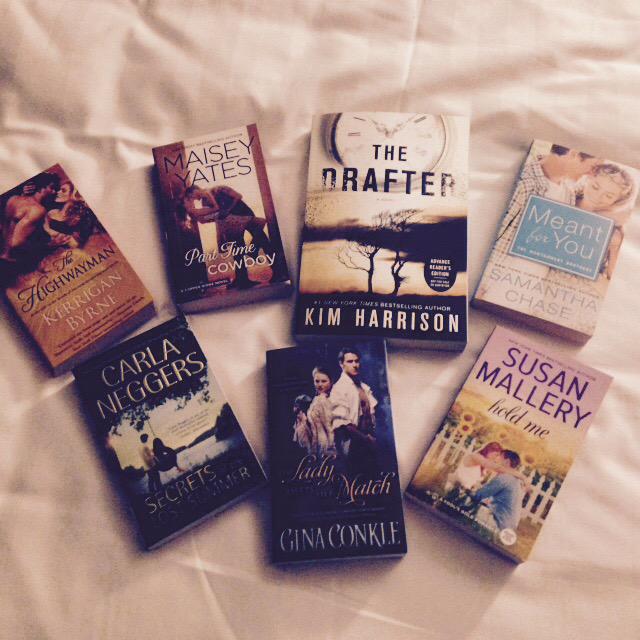 LeahHulten's tweet photo. What do I read 1st? @KimHarrisonVamp @SusanMallery @maiseyyates @SamanthaChase3 @CarlaNeggers  @ginaconkle #RT15 http://t.co/pIzjtrR3Z6
