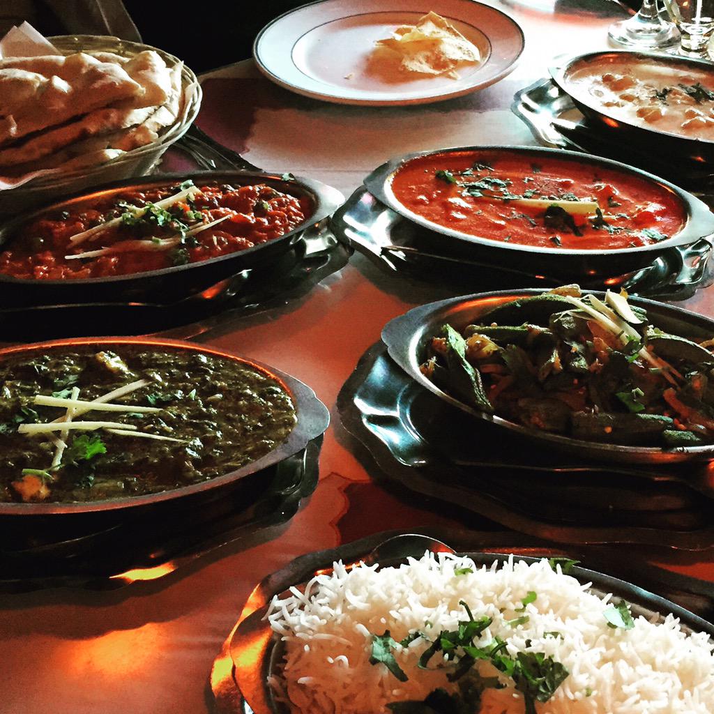 shelleyhayashi's tweet photo. Classic Indian dishes at #RagaRestaurant #Eggplant #Okra #Spanich #ButterChicken #PrawnsKorma #GarlicNaan #Vancouver http://t.co/7W1NtQzmar