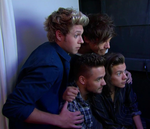 THEY TOUCHED!!!!!!