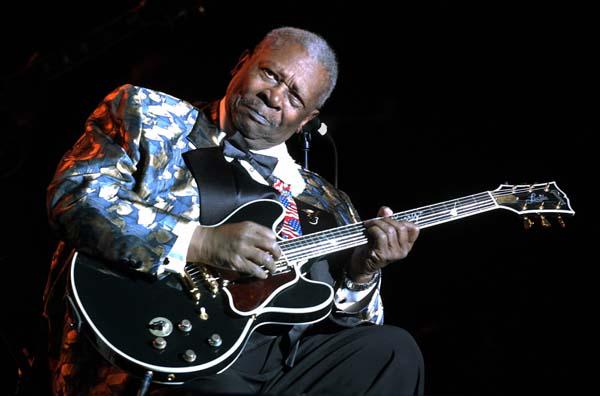 el_pais's tweet photo. Muere #BBKing a los 89 años http://t.co/chUpWT3rV8 La leyenda del 'blues' ha fallecido en Las Vegas http://t.co/fWEp5QzoT5