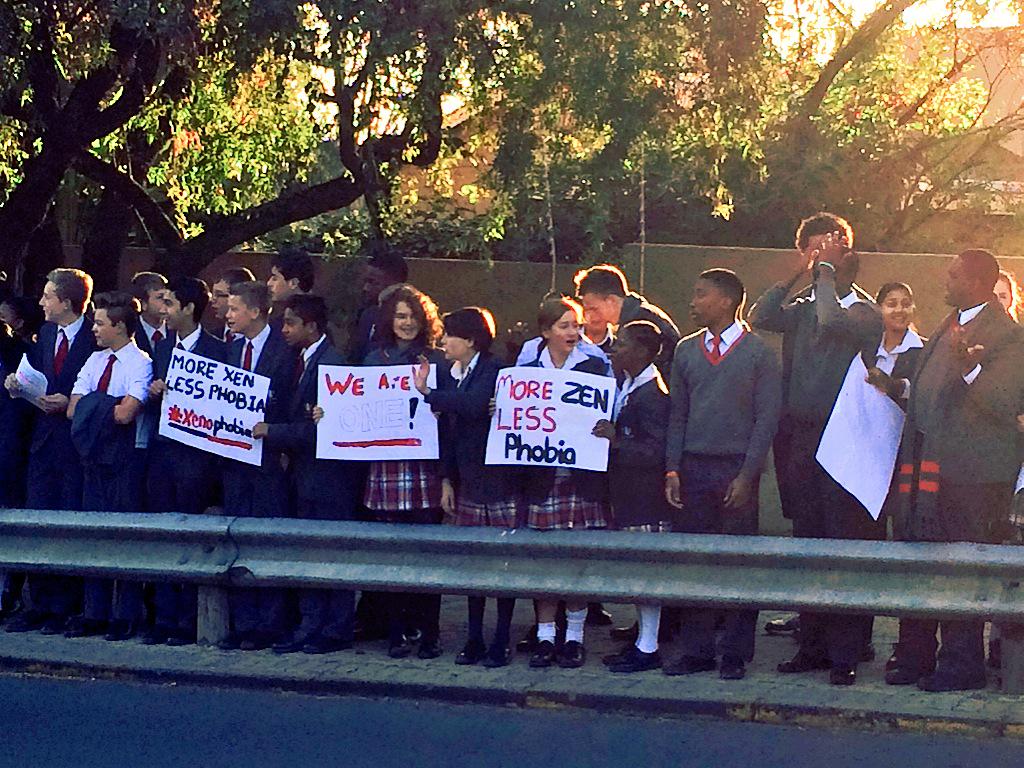 EllaBellaLeite's tweet photo. Arrived @RedhillSchool 4a #LeadershipSummit & saw this student protest ๐ #NoToXenophobia #MoreZenLessPhobia @lead_sa http://t.co/dyUIQp8Uam