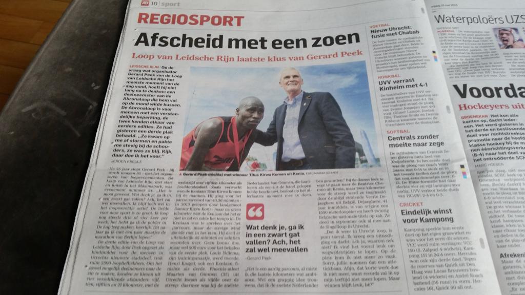 EricRoeske's tweet photo. Afscheid met een zoen @gerardpeek #loopvanleidscherijn #AD_UN http://t.co/ywUoKYB0Se