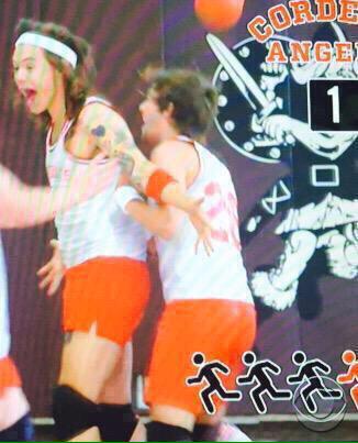 twittsesa's tweet photo. I MIEI LARRY!!!!!!!!!!!
(ah, #Loutops) http://t.co/o6c5ugoz3G
