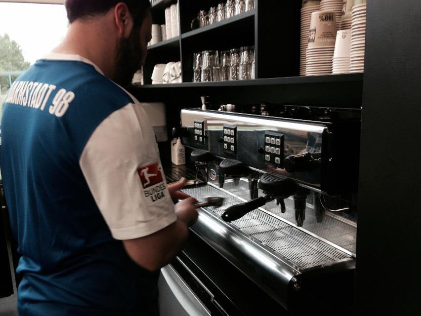 DGPuK2015's tweet photo. Guten Morgen #dgpuk2015 , die Kaffeemaschine läuft schon mal warm - um 9 starten die Sessions http://t.co/SRsMBEQW7C