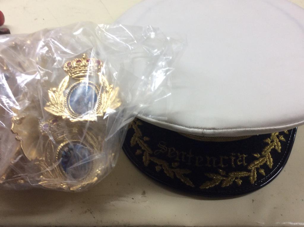 Insignias para gorras. Salieron ayer de nuestros talleres